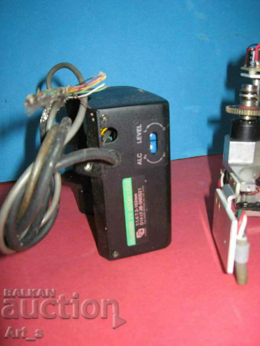 Lot of 4 motors for zoom lenses on TV cameras - 5 Lot of 4 motors for zoom lenses on TV cameras - 5