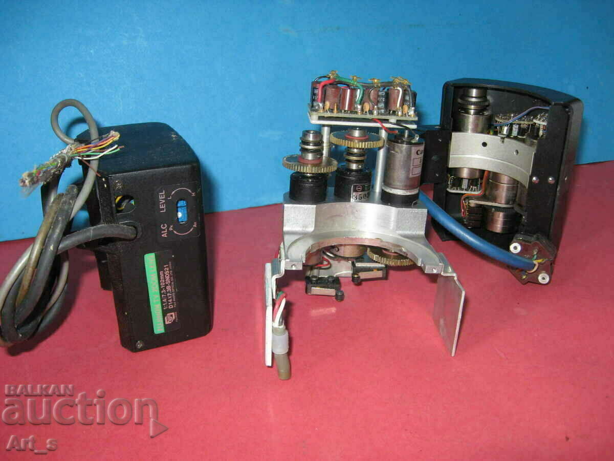 Lot of 4 motors for zoom lenses on TV cameras Lot of 4 motors for zoom lenses on TV cameras