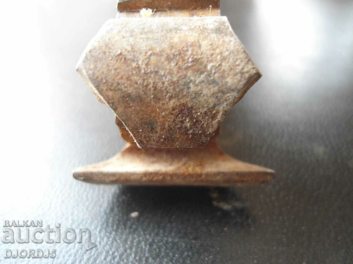 Auction Old specialized pliers, interior Auction Old specialized pliers, interior