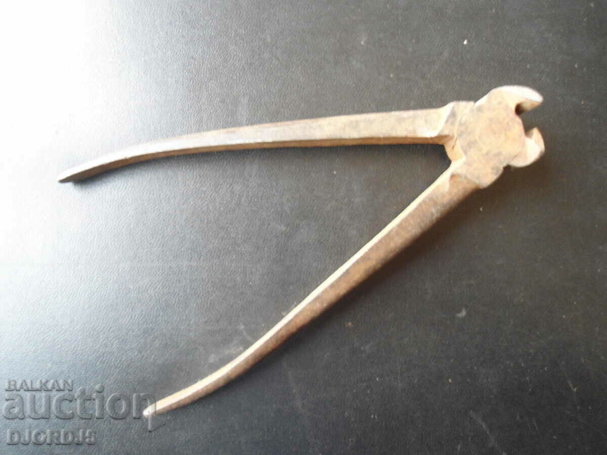 Old specialized pliers, interior - 5 Old specialized pliers, interior - 5