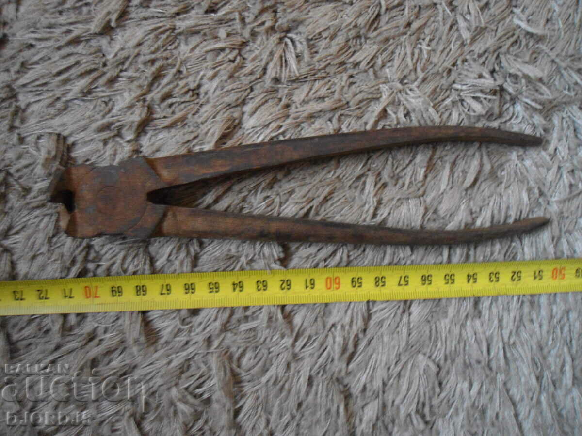 Old specialized pliers, interior - 7 Old specialized pliers, interior - 7