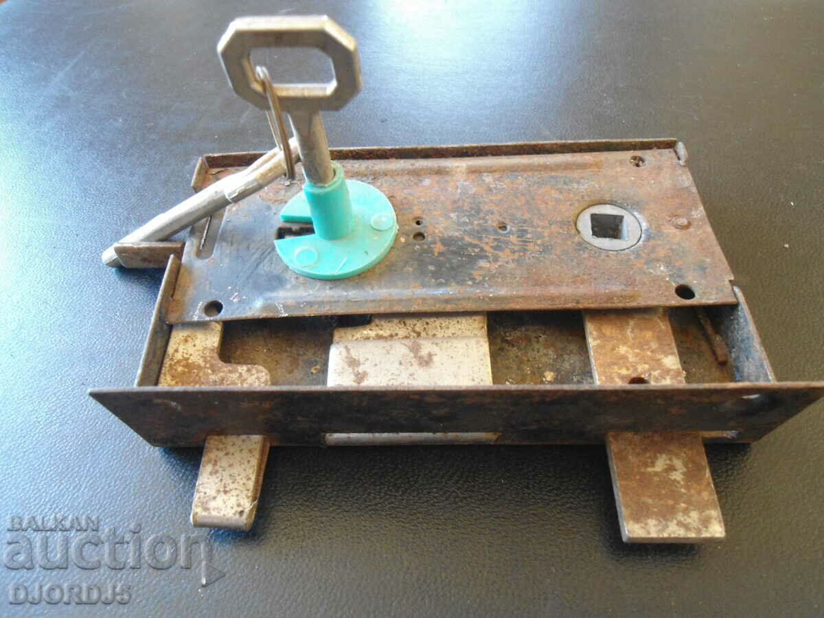 Auction Old lock Auction Old lock