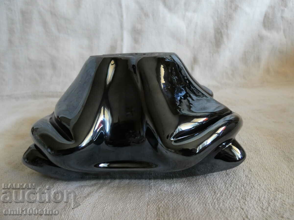 Delivery of Ashtray made of solid colored glass