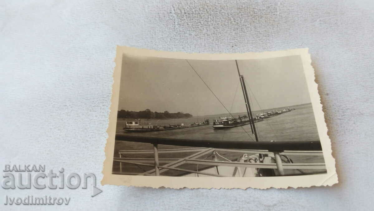 Снимка Русе Кораби и шлепове по река Дунав