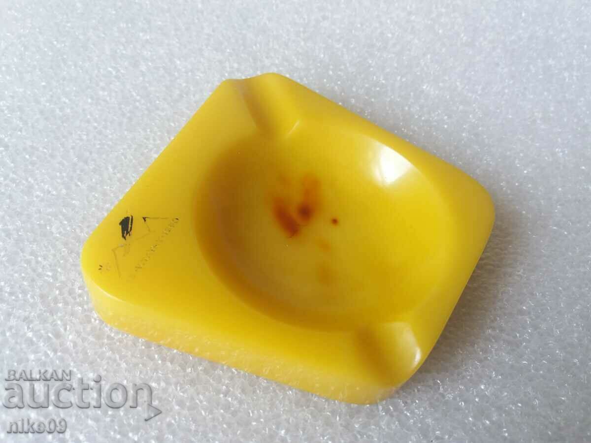 Ashtray bakelite catalin amber.