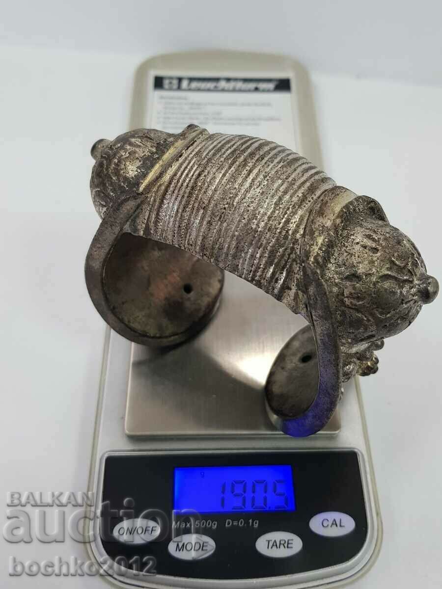 Τεράστιο βραχιόλι Revival σφεντόνα Sachan 19ου αιώνα Τεράστιο βραχιόλι Revival σφεντόνα Sachan 19ου αιώνα