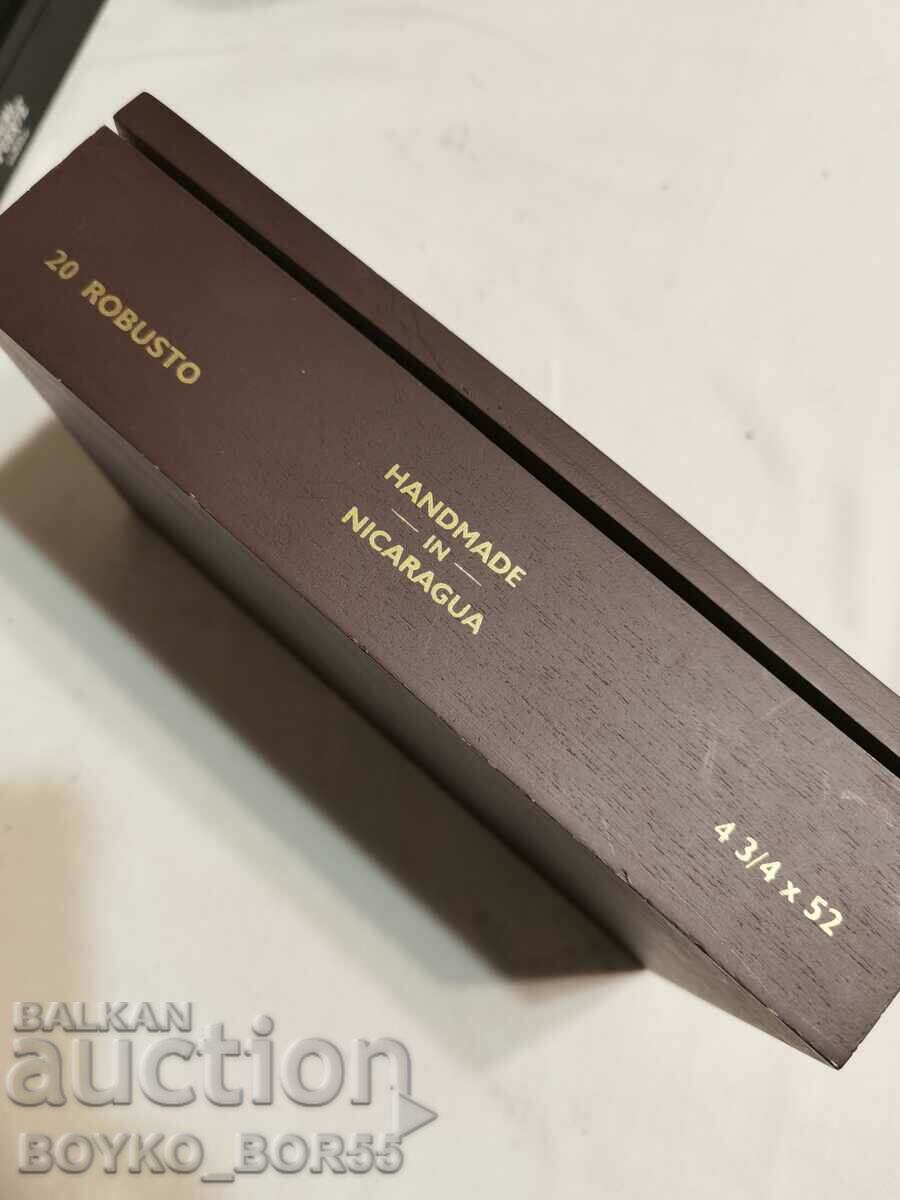 Auction Box of Branded Nicaraguan Cigars Collection Auction Box of Branded Nicaraguan Cigars Collection