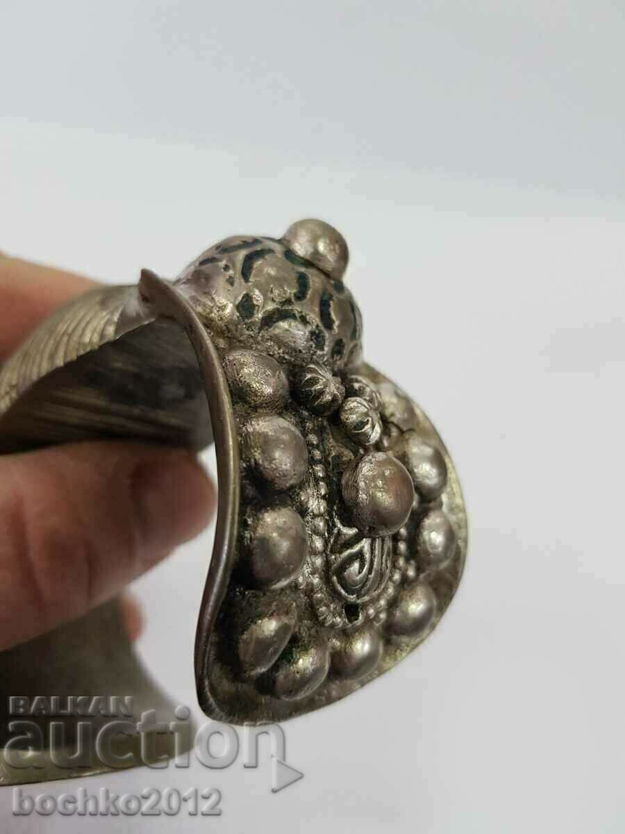 Livrarea Slingshot de brățară Rare Revival