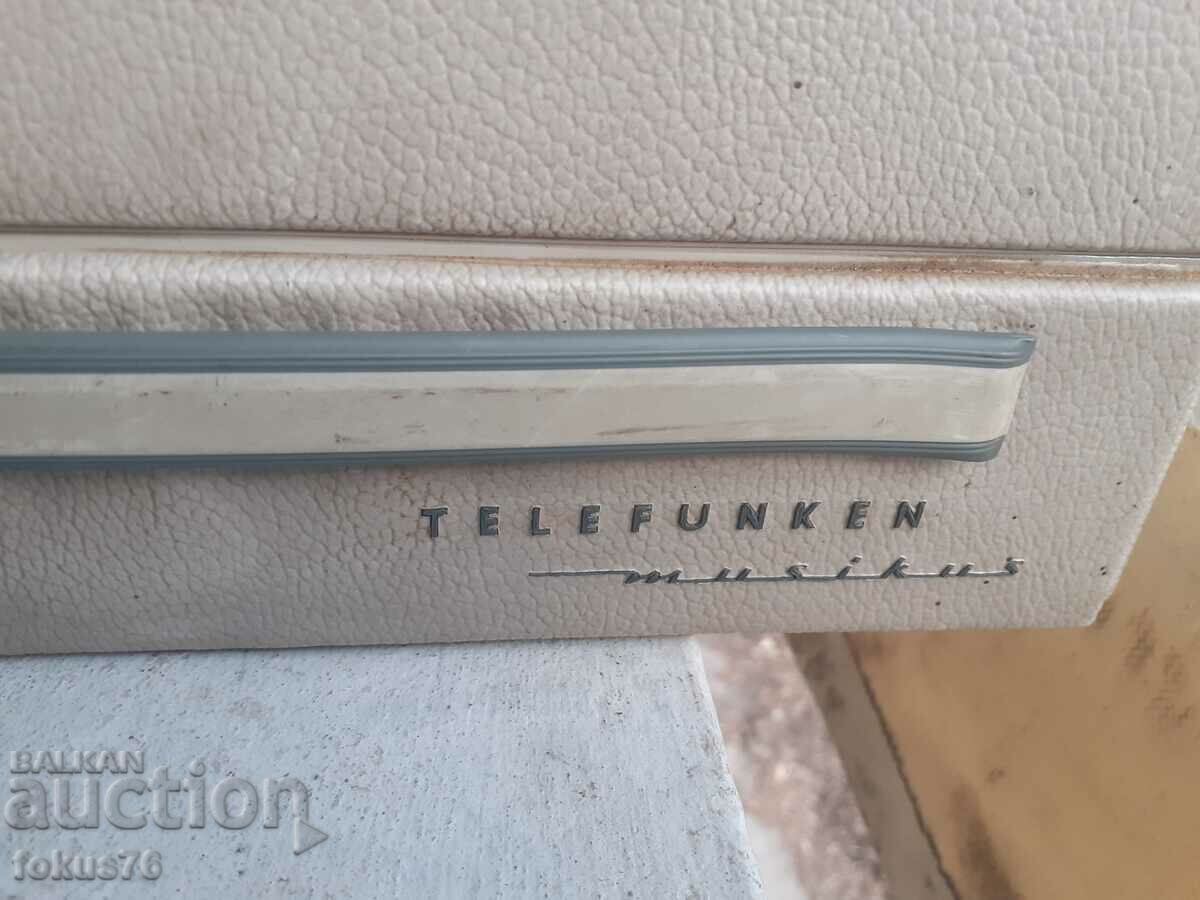 Telefunken Musikus screw turntable with briefcase with price 229.00 BGN | € 117.09 Telefunken Musikus screw turntable with briefcase with price 229.00 BGN | € 117.09