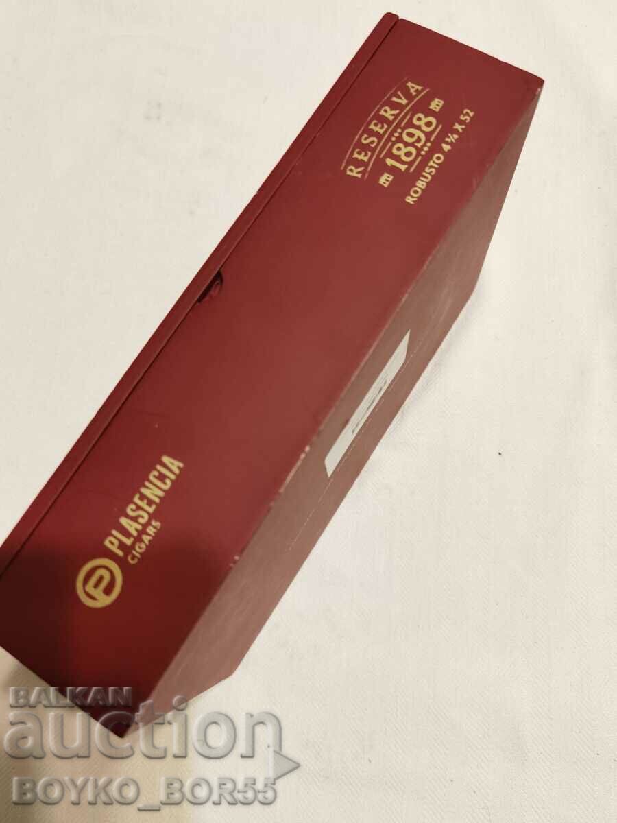 Auction Box of Branded Nicaraguan Cigars Collection Auction Box of Branded Nicaraguan Cigars Collection