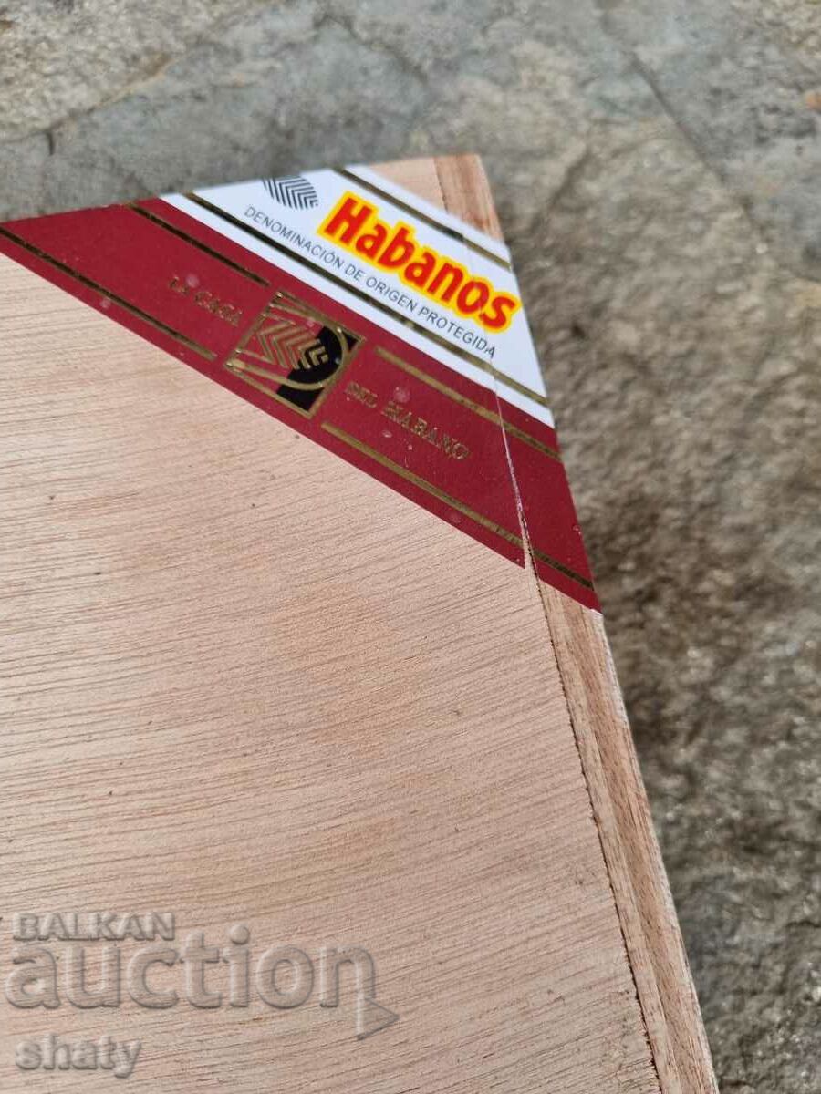 Auction Cigar box. Homidor Auction Cigar box. Homidor