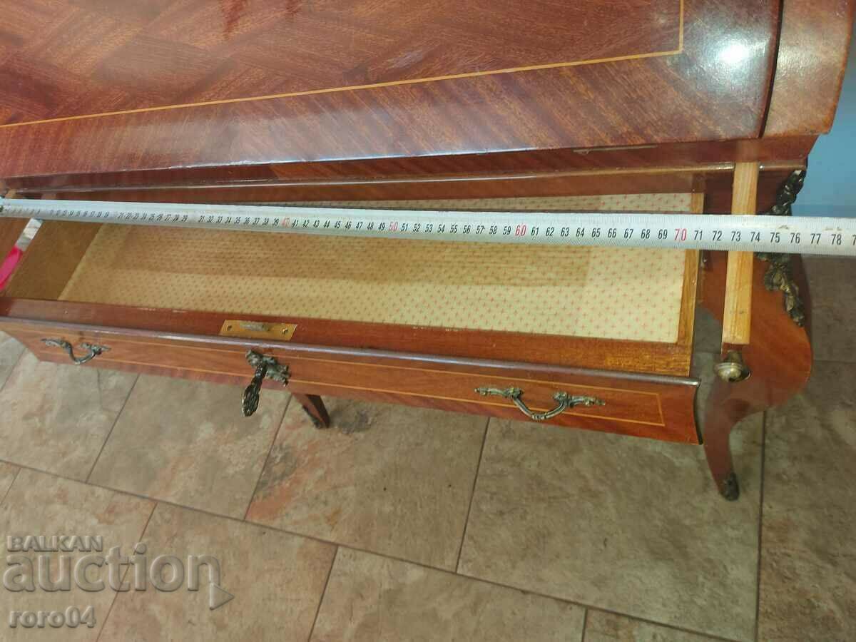 DESK - WOMEN'S SECRETARY - BEAUTY - 5 DESK - WOMEN'S SECRETARY - BEAUTY - 5