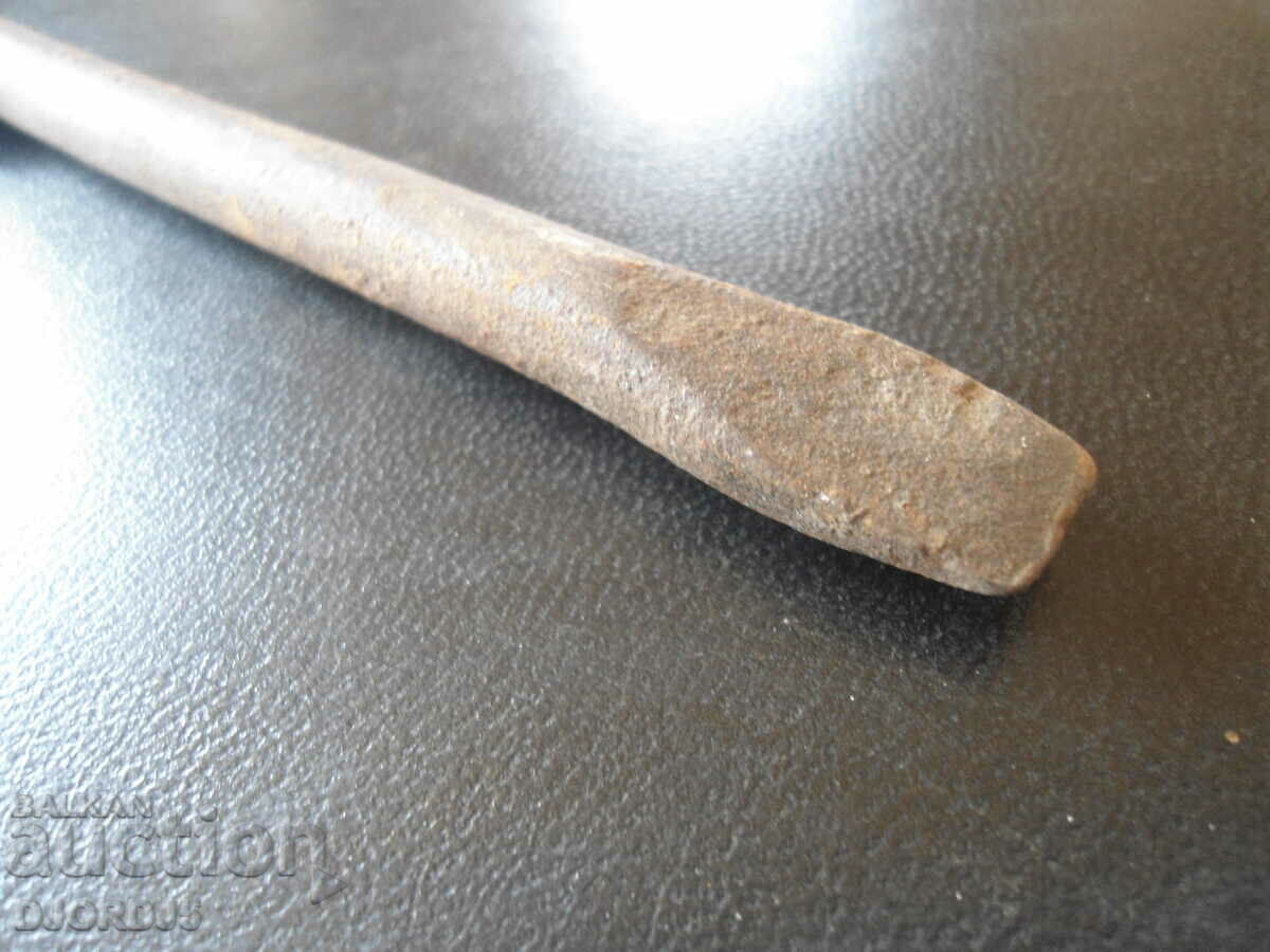 An old screwdriver with price 2.00 BGN | € 1.02 An old screwdriver with price 2.00 BGN | € 1.02