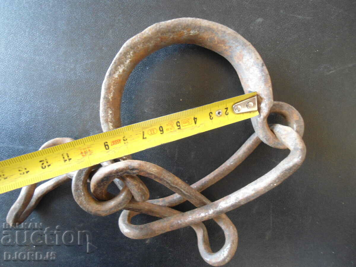 Auction Old side, shackles Auction Old side, shackles
