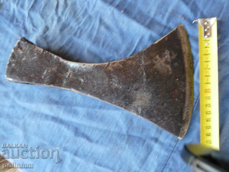 Delivery of Old massive ax - France Delivery of Old massive ax - France