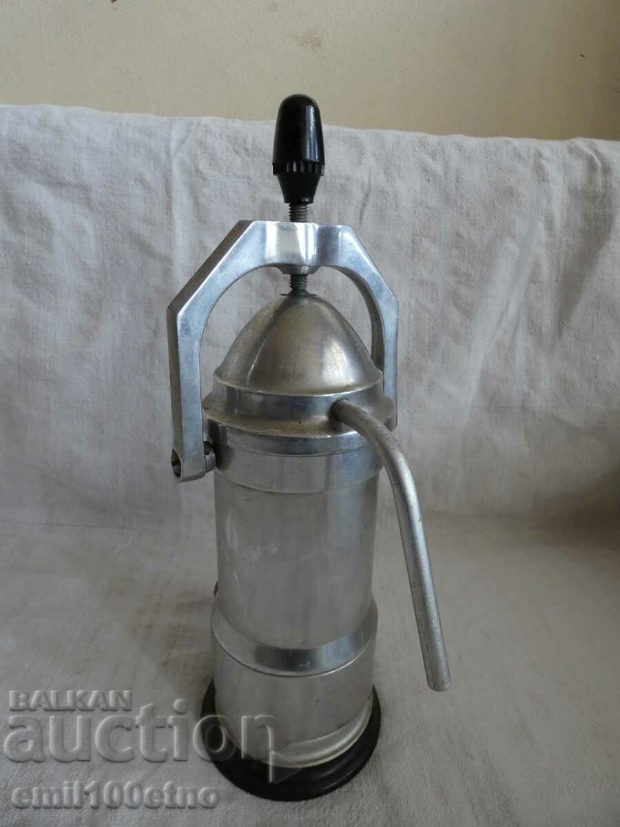Old electric coffee maker Hungary with price 15.00 BGN | € 7.67 Old electric coffee maker Hungary with price 15.00 BGN | € 7.67