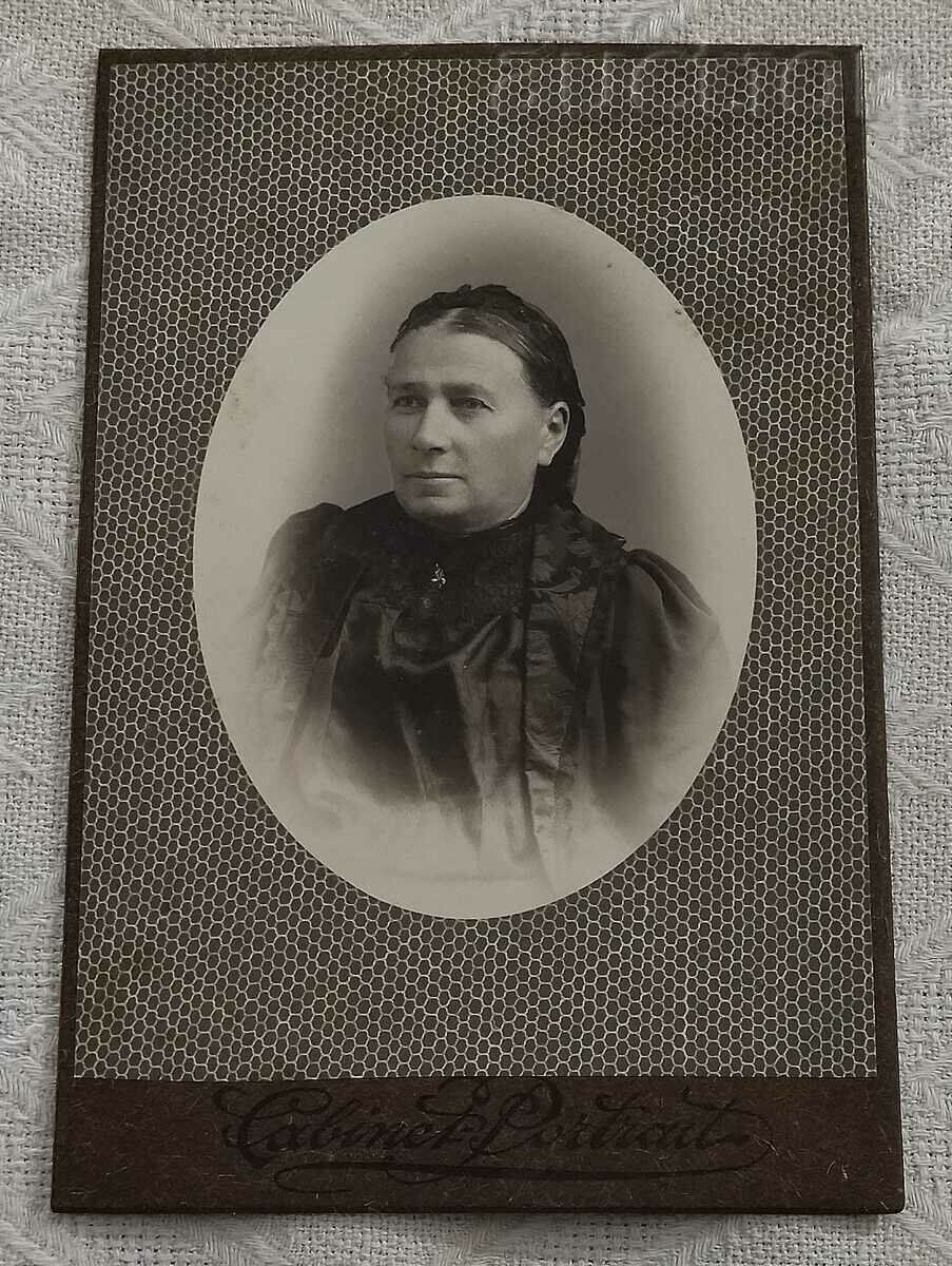 AGE WOMAN 1890 CARDBOARD