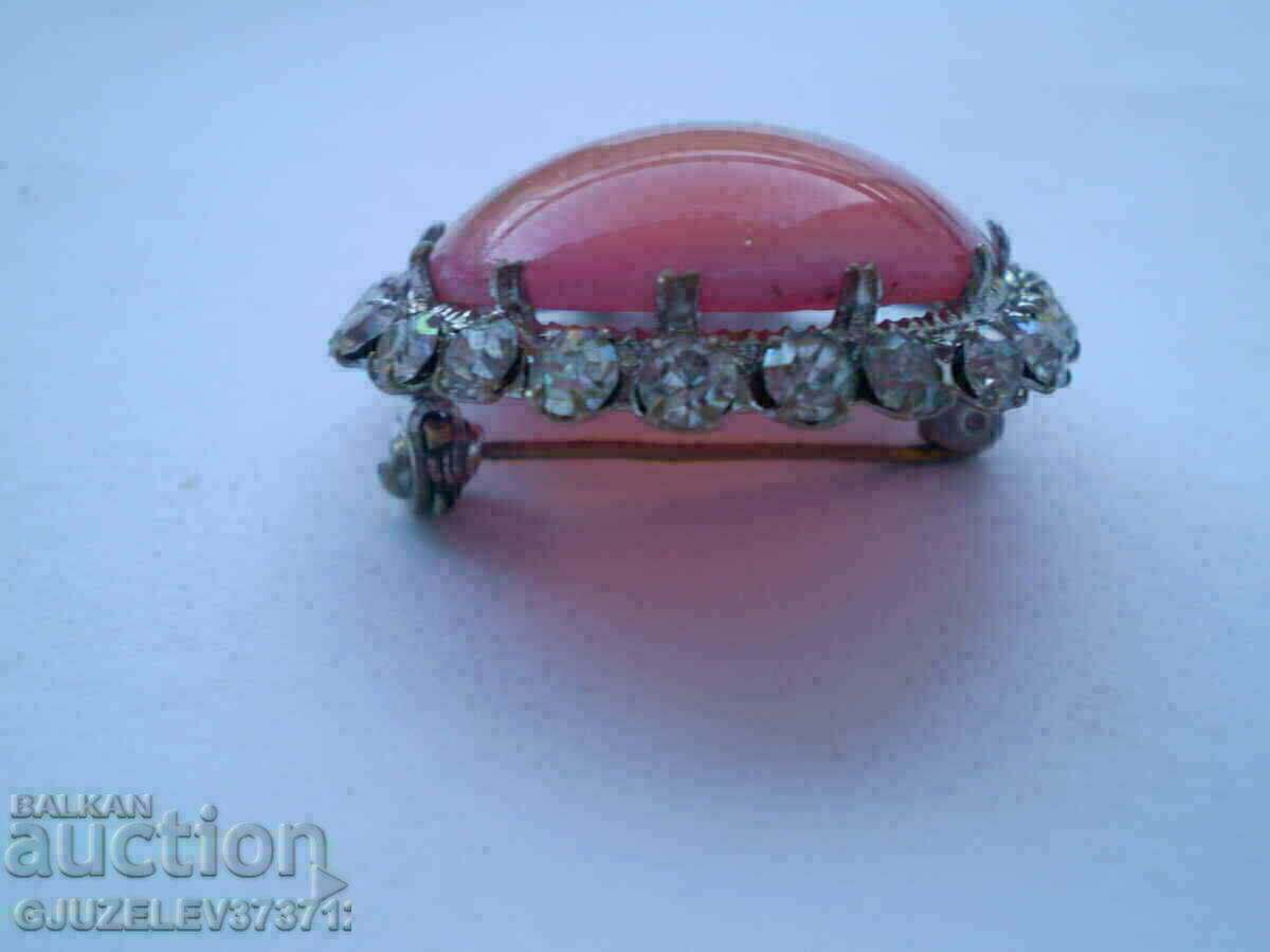 Auction Stylish Brooch in pink Auction Stylish Brooch in pink
