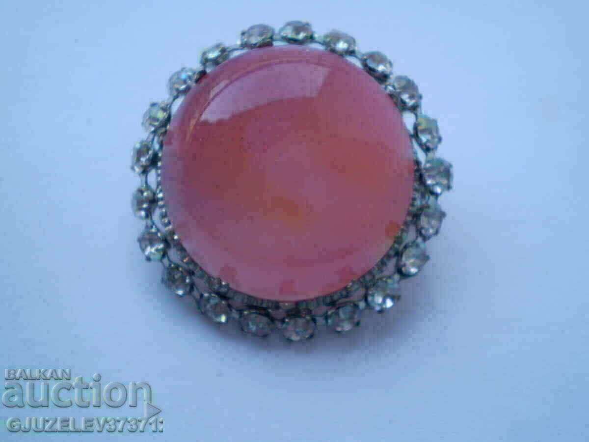 Stylish Brooch in pink Stylish Brooch in pink