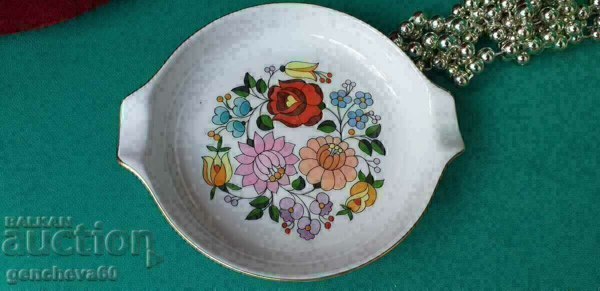 Beautiful porcelain ashtray KALOCSA/Hungary with price 25.00 BGN | € 12.78 Beautiful porcelain ashtray KALOCSA/Hungary with price 25.00 BGN | € 12.78
