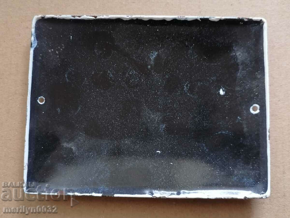 Παράδοση Επισμάλτο πιάτο, αριθμός πινακίδας