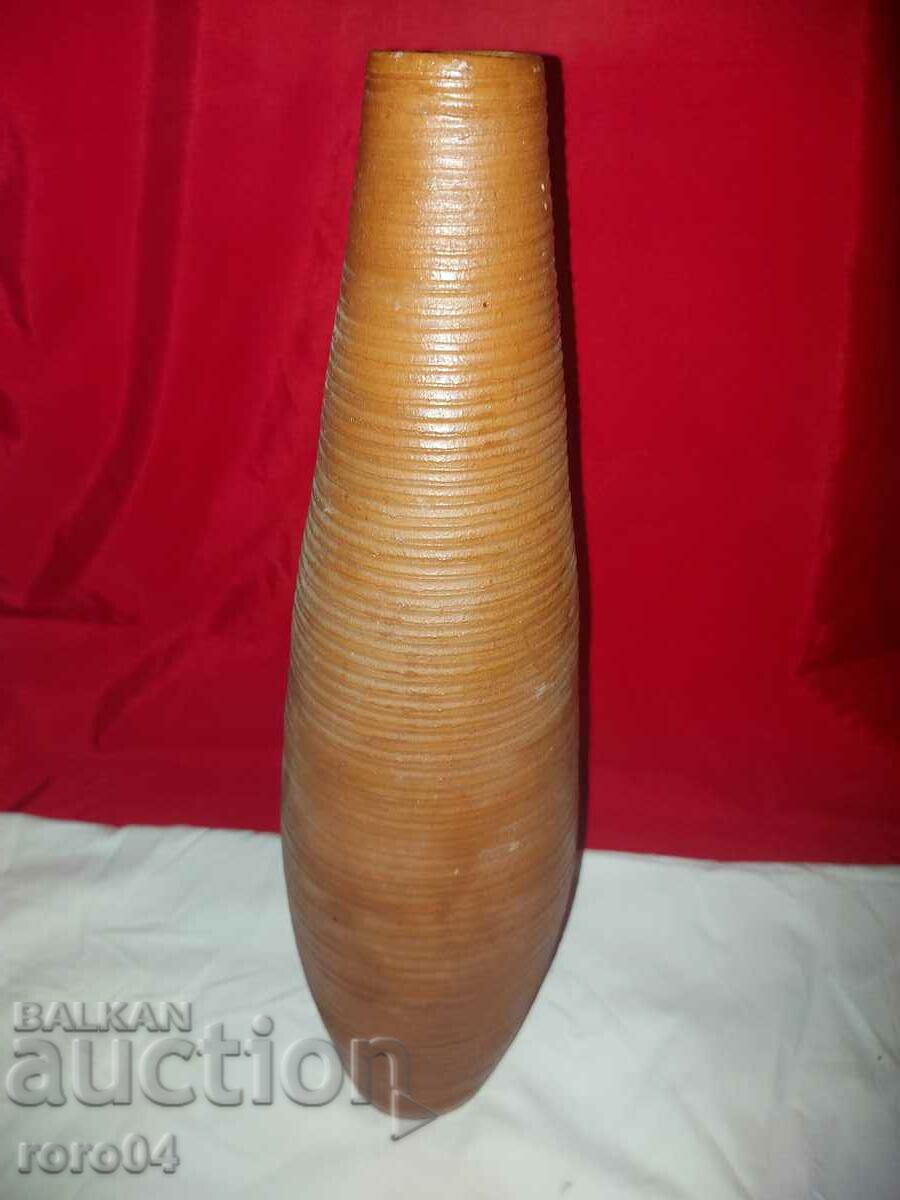 VASE - CERAMICS - 6 VASE - CERAMICS - 6