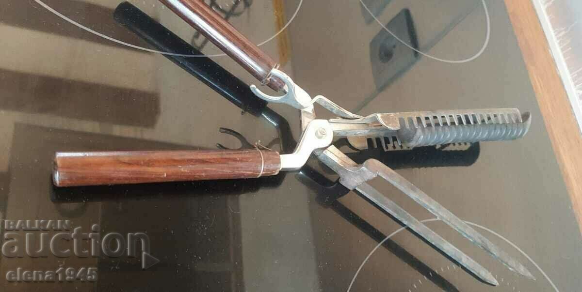 Αντίκα πρέσα μαλλιών με τιμή 54.00 BGN | € 27.61