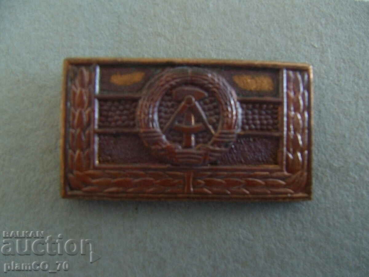 Auction № * 6152 old German badge - coat of arms - social period / GDR / Auction № * 6152 old German badge - coat of arms - social period / GDR /