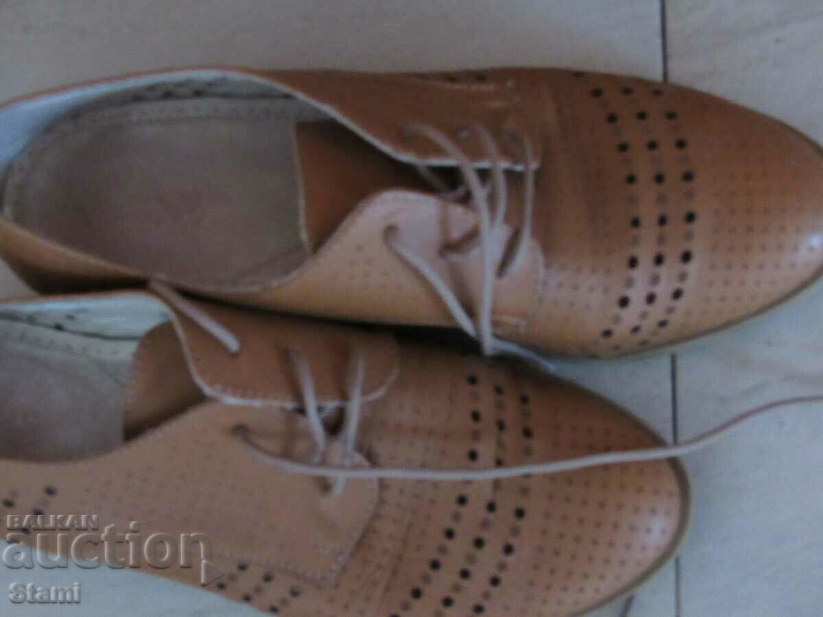 Auction Ladies leather shoes number 40, new Auction Ladies leather shoes number 40, new