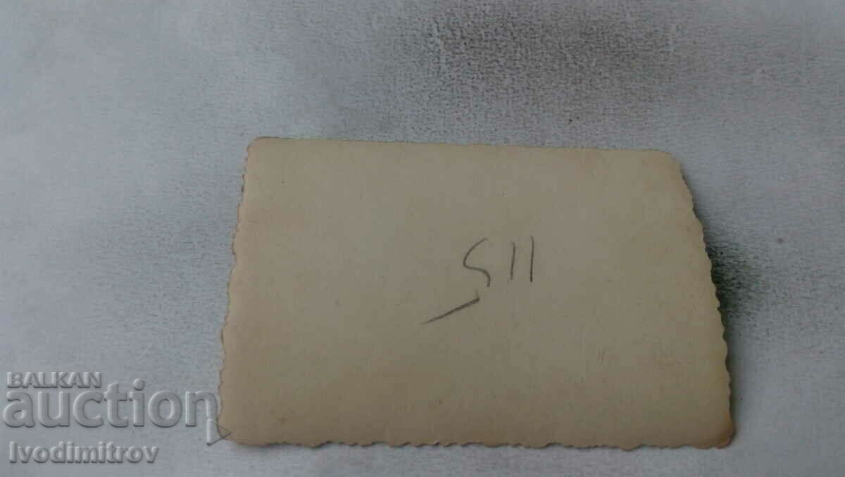 Φωτογραφία Σοφία Τρεις νεαρές γυναίκες στην πλατεία με τιμή 2.65 BGN | € 1.35 Φωτογραφία Σοφία Τρεις νεαρές γυναίκες στην πλατεία με τιμή 2.65 BGN | € 1.35