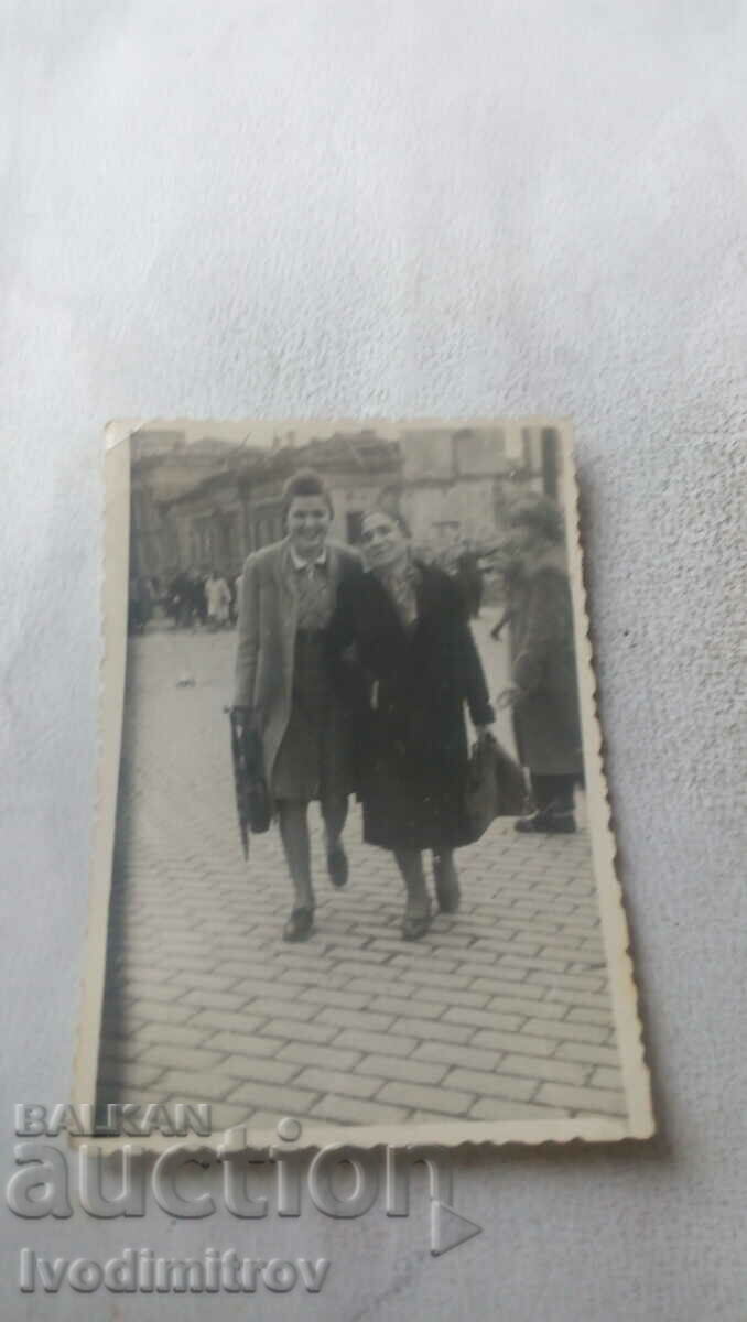 Photo Sofia Two women in the square after the bombing