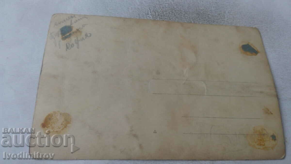 Photo Sofia Two young people in Borisova Garden with price 2.35 BGN | € 1.20 Photo Sofia Two young people in Borisova Garden with price 2.35 BGN | € 1.20