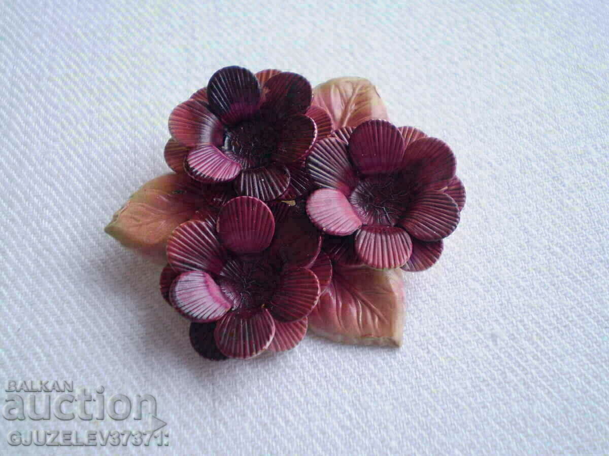 Antique flower brooch with price 19.99 BGN | € 10.22