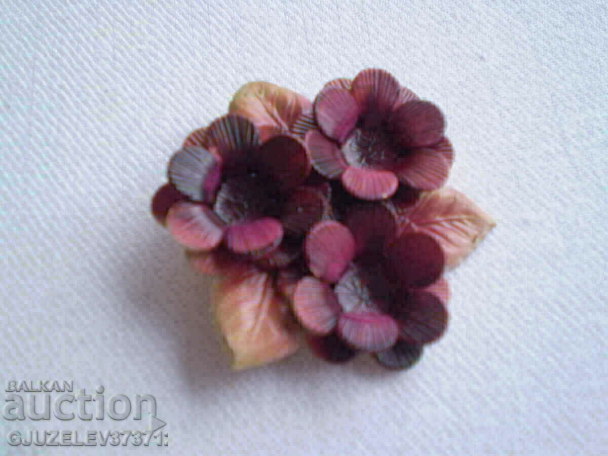 Delivery of Antique flower brooch