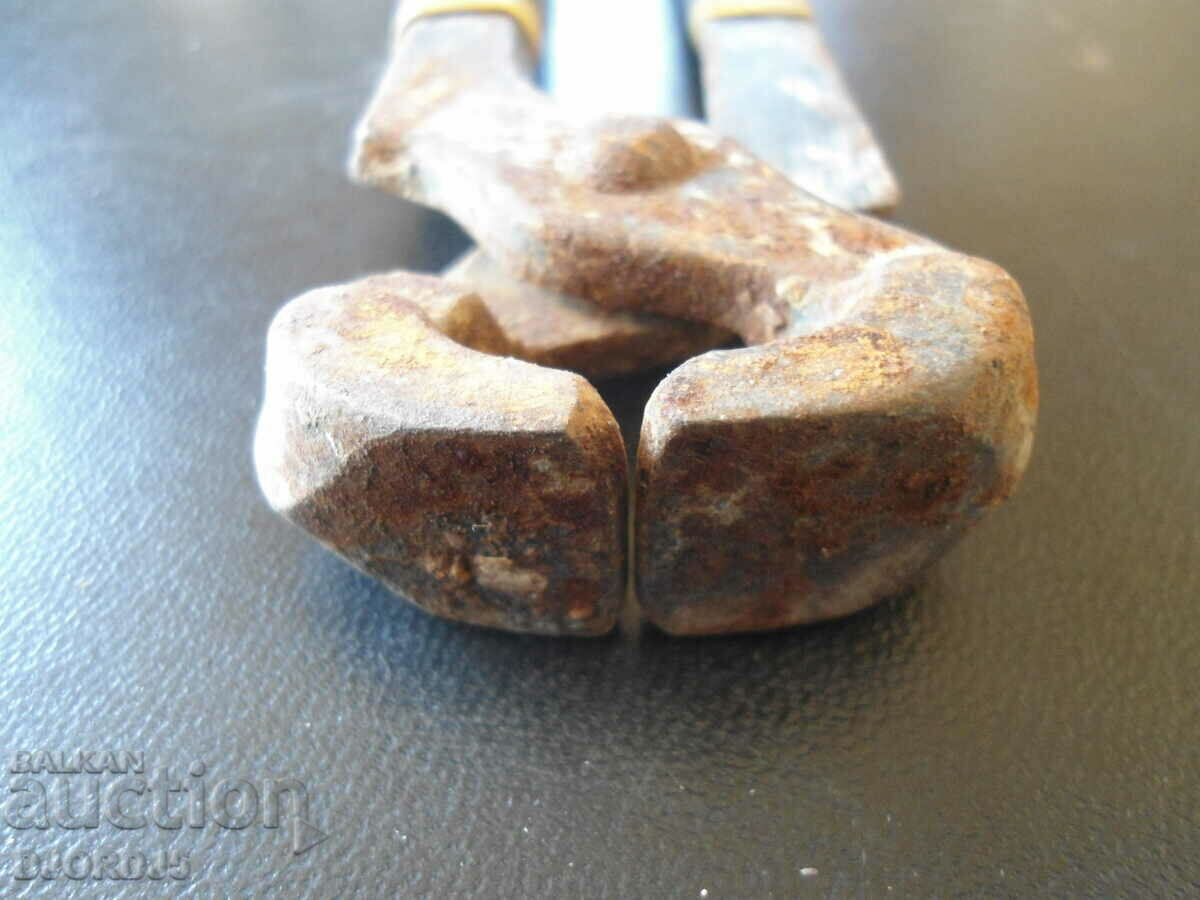 Old pliers with price 2.00 BGN | € 1.02