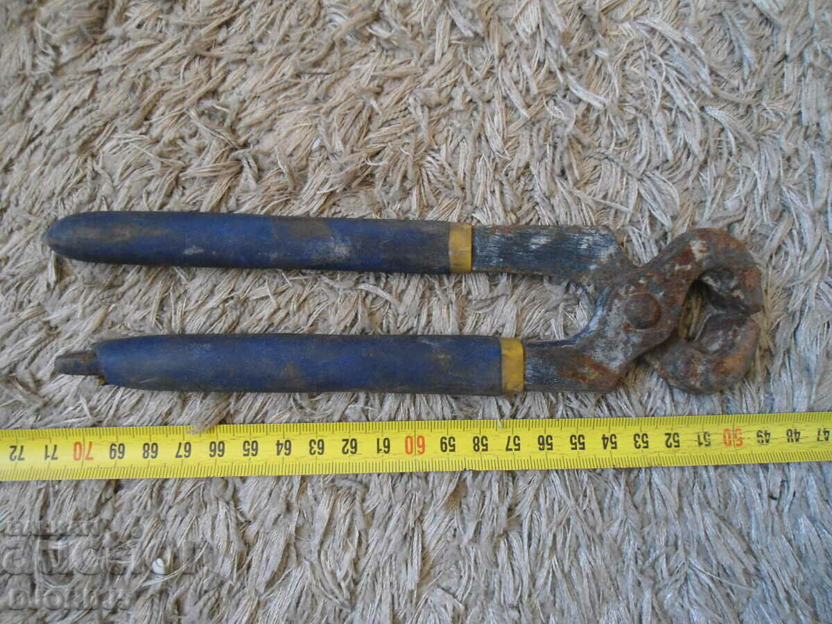 Delivery of Old pliers