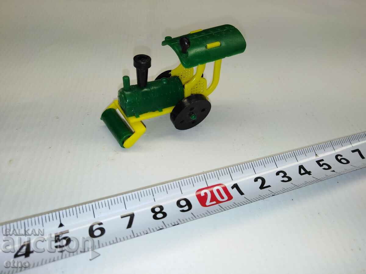1985, KINDER TOY ROLLER with price 10.00 BGN | € 5.11 1985, KINDER TOY ROLLER with price 10.00 BGN | € 5.11