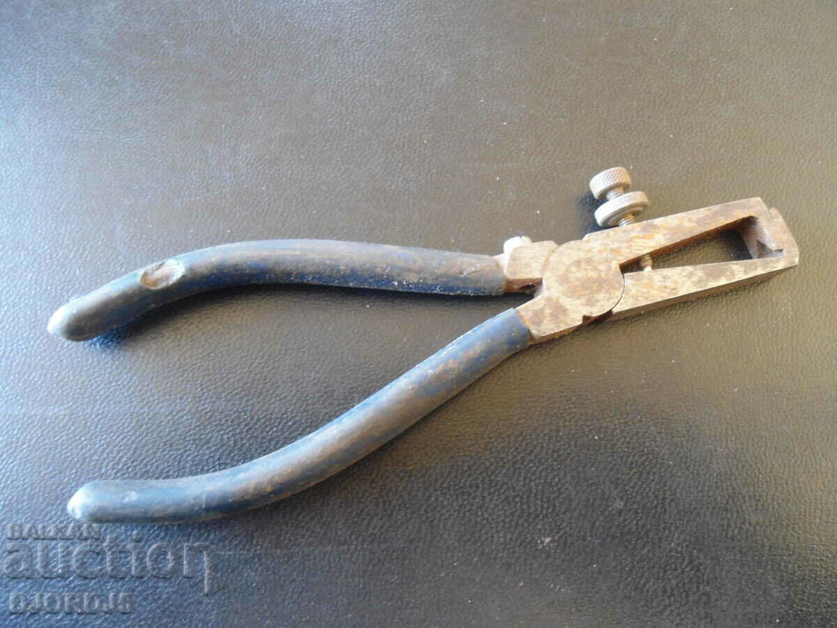 Old specialized pliers