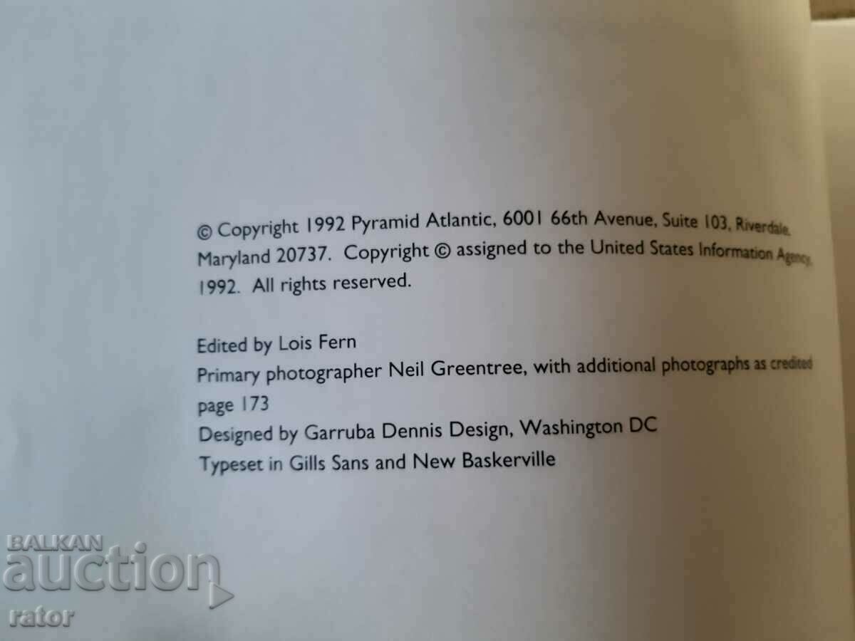 Album CONTEMPORARY ART SUA 1992 cu preț 10.00 BGN | € 5.11 Album CONTEMPORARY ART SUA 1992 cu preț 10.00 BGN | € 5.11