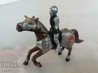 Figura de jucărie veche Cavaler