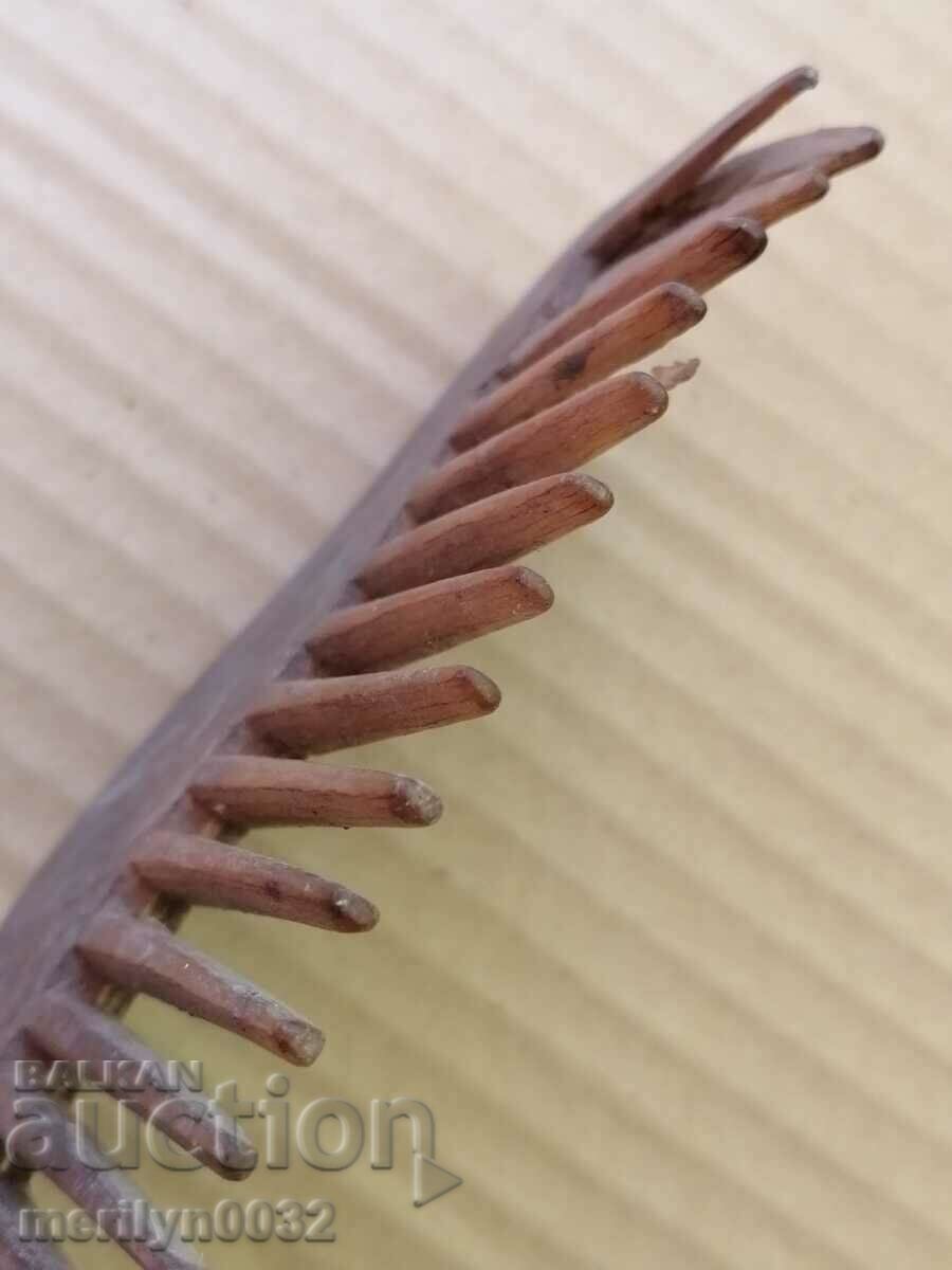 Auction 160 year old buffalo horn horse mane comb Auction 160 year old buffalo horn horse mane comb