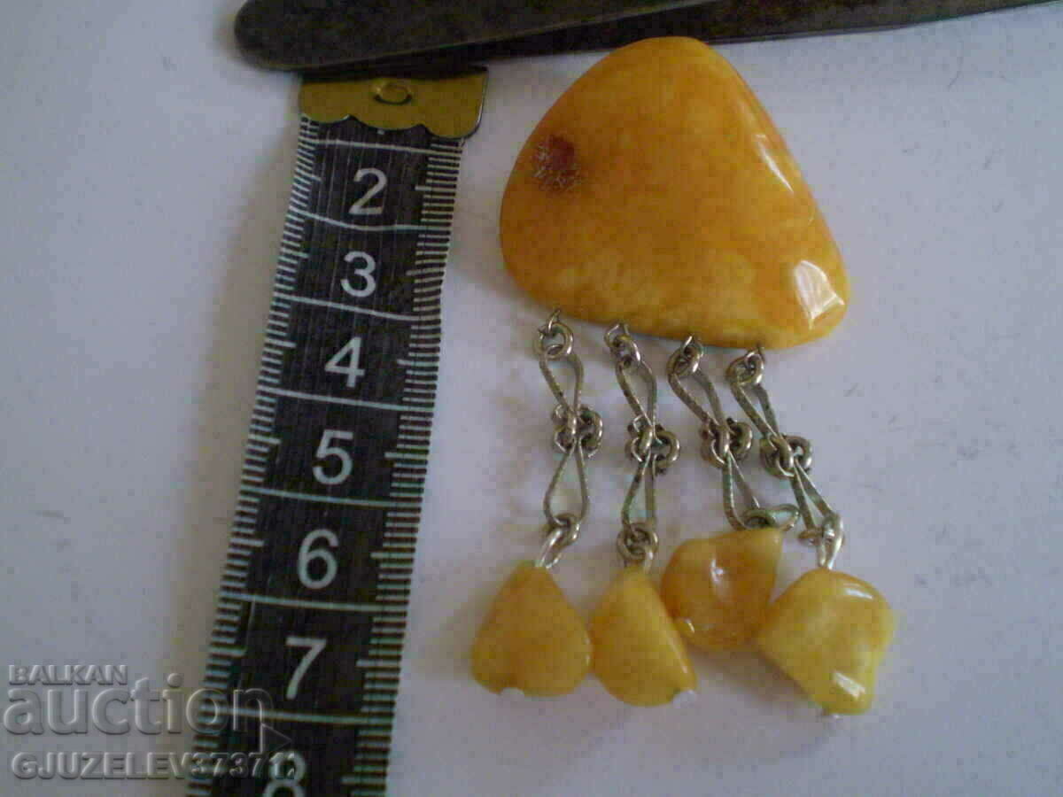 Licitație Brosa antica de chihlimbar Licitație Brosa antica de chihlimbar