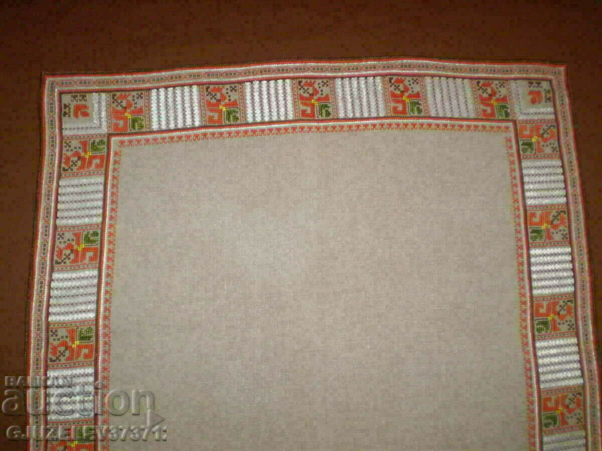 Delivery of Old hand embroidered linen tablecloth Delivery of Old hand embroidered linen tablecloth