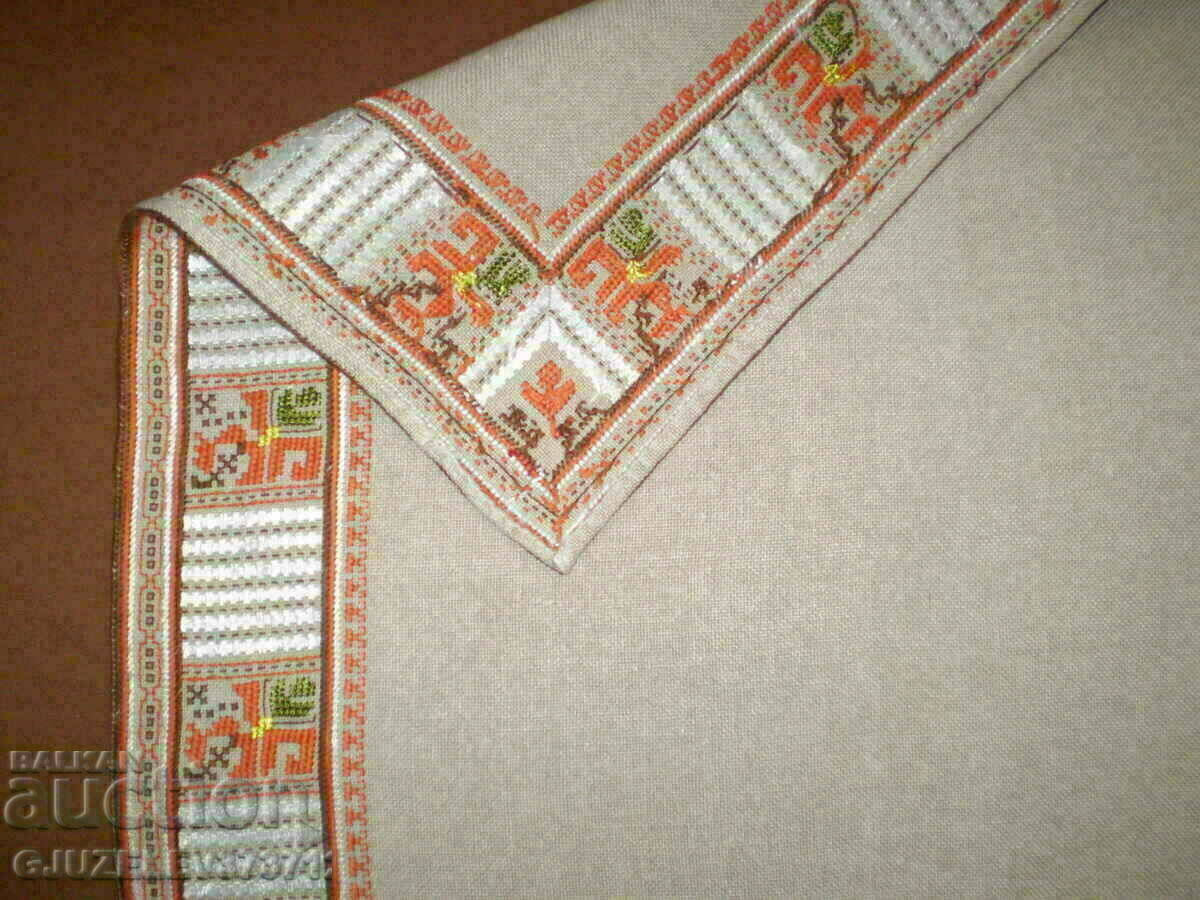 Old hand embroidered linen tablecloth - 5 Old hand embroidered linen tablecloth - 5