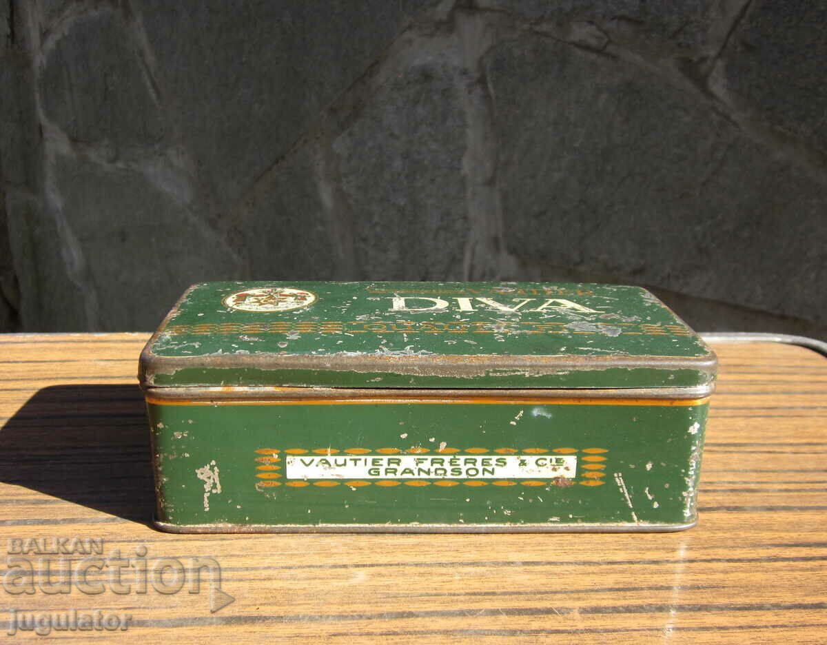 Auction old antique metal sheet cigarette case cigarette box Auction old antique metal sheet cigarette case cigarette box