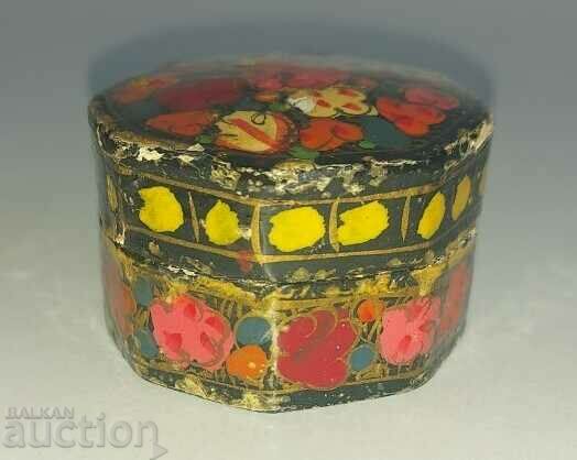 Delivery of OLD 100-YEAR-OLD BOX BOX PRESSED CARDBOARD Delivery of OLD 100-YEAR-OLD BOX BOX PRESSED CARDBOARD