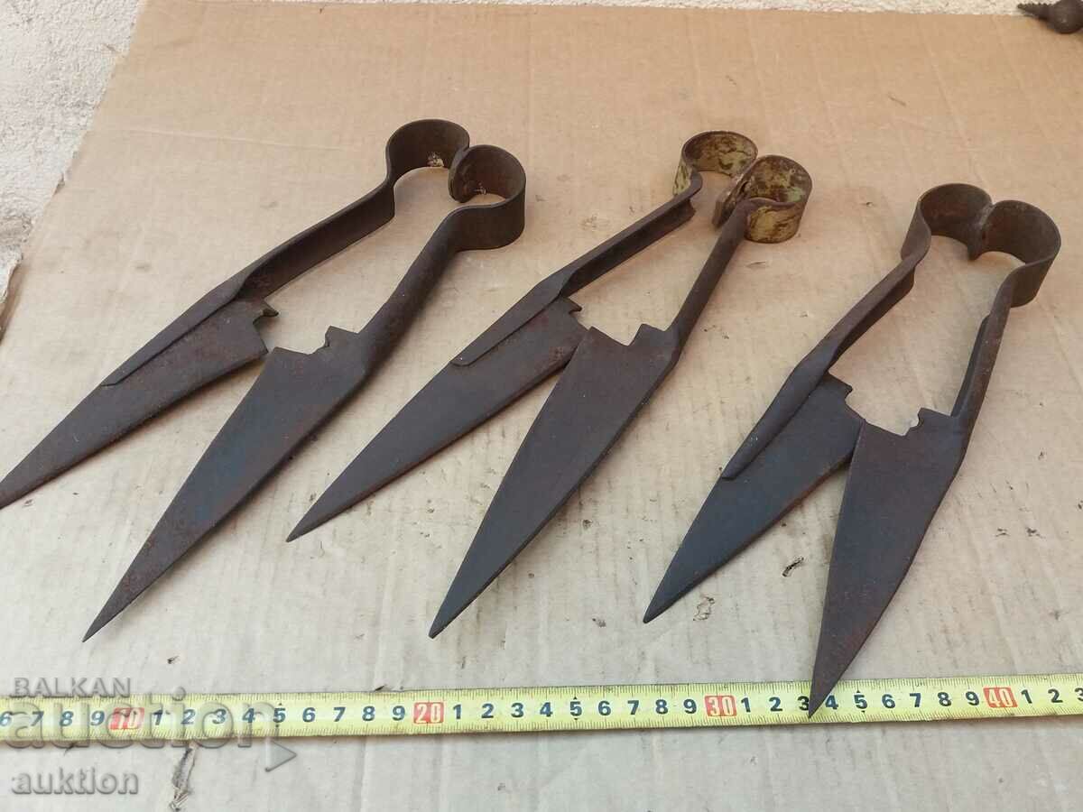 SET OF THREE FORGED REVIVAL SHEARS FOR SHEEP - 5 SET OF THREE FORGED REVIVAL SHEARS FOR SHEEP - 5