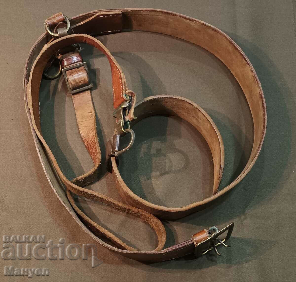 Auction I am selling an old royal officer's battle belt. Auction I am selling an old royal officer's battle belt.