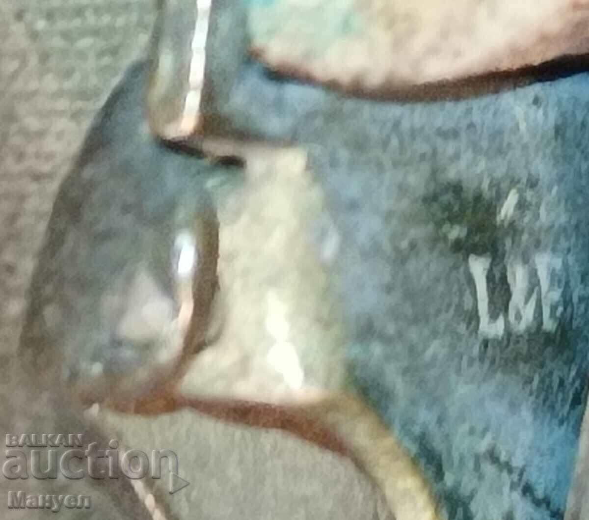 Delivery of I am selling an old royal officer's battle belt. Delivery of I am selling an old royal officer's battle belt.