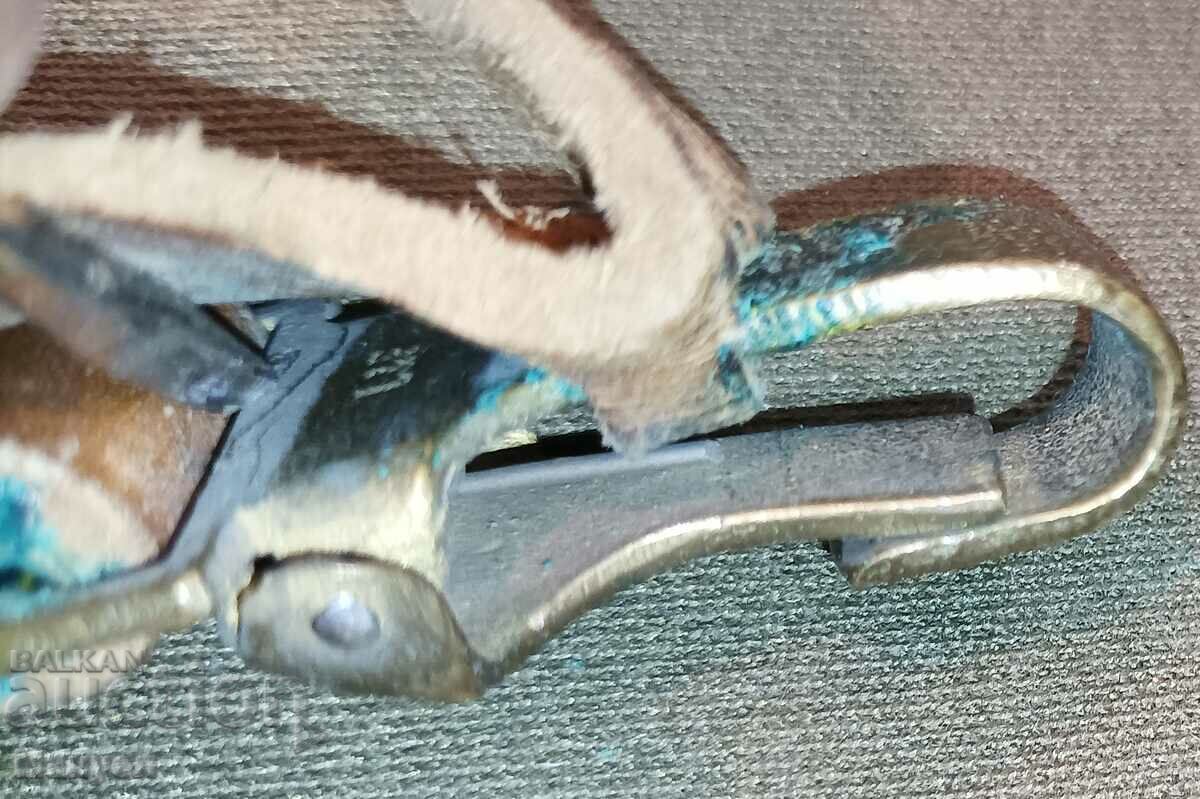 I am selling an old royal officer's battle belt. - 6 I am selling an old royal officer's battle belt. - 6